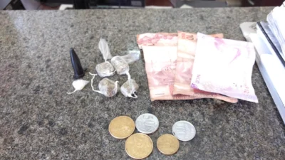 Adolescente é abordado pela PM portando cocaína, maconha e crack