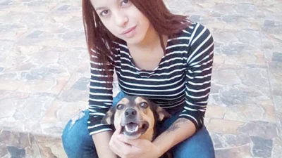 Amanda e sua cachorrinha Miúda