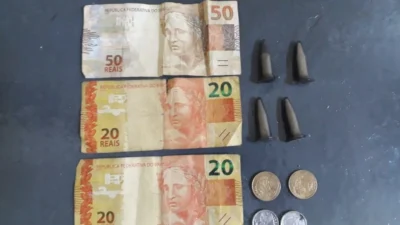 Rapaz é surpreendido com 4 pinos de cocaína