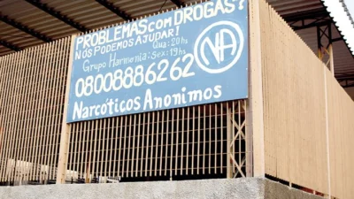Membro do Narcóticos Anônimos conta sua história contra as drogas