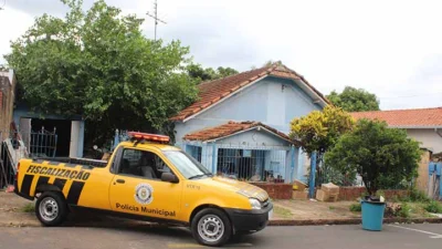 Fiscalização retira mais de quatro caminhões de lixo de residência na região central