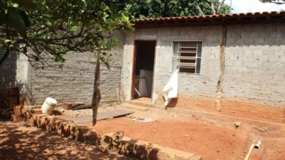 Casa construída em terreno da Prefeitura é demolida pela fiscalização