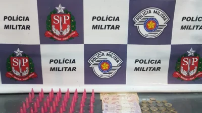 PM apreende drogas na Rua Luís Strazzacappa