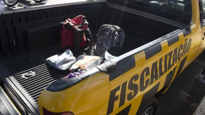 Em apreensão de produtos sem nota fiscal, dois ‘vendedores ambulantes’  eram procurados e outro tinha passagem pela polícia