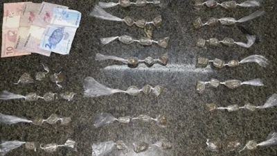 Jovem de 21 anos é detido pela PM com entorpecentes