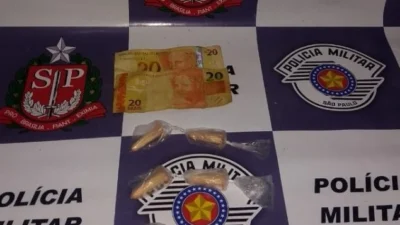 Vendedor e desempregado são apreendidos com entorpecentes