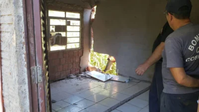 Moradias começam a ser demolidas na Área Verde durante a manhã desta  terça-feira