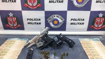 Desempregado é preso com duas armas e uma delas completamente carregada