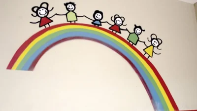 Comércio local dá exemplo de solidariedade com as crianças do Projeto Arco-Íris