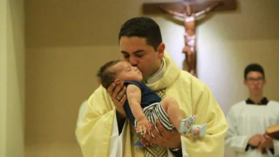 Padre Ricardo Araújo se despede de Cosmópolis e comove população