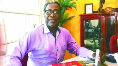 Escritor produz livros sobre a importância dos negros na história