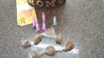 Desempregado de 18 anos é preso com drogas pela ROMU