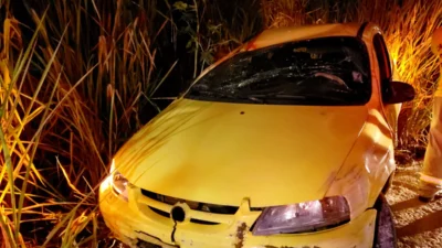 Veículo capota várias vezes na SP-332