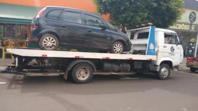Homem dirige embriagado e é detido por direção perigosa