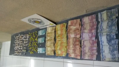 Drogas e mais de R$ 4 mil são apreendidos na região dos ‘Predinhos’