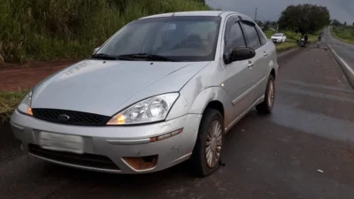 Tentando travessia, moto colide com carro na pista Limeira/Cosmópolis
