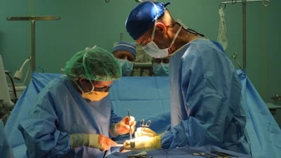 Orelha de abano: cirurgia pode ser feita na infância