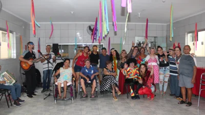 Lar dos Idosos Irmã Rosália ganha baile de carnaval