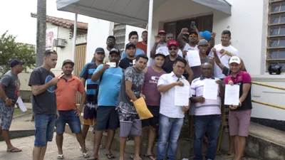 Desempregados enganados comparecem no DP para registro de estelionato