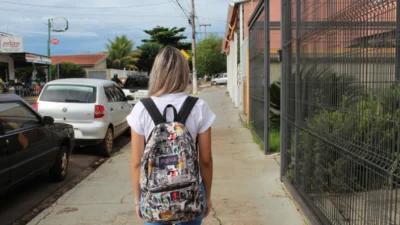 Entenda o que é o termo ‘Lombalgia’ e sua relação com a volta às aulas