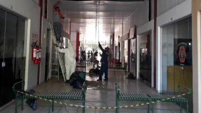 Parte de teto da rodoviária cede