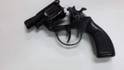 Menor é apreendido com ‘arma de fogo’ em escola pública
