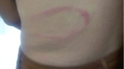 Pai é detido e preso após agredir a filha com fio e socos