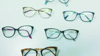 Usar lentes erradas pode causar dores de cabeça, desconforto e vista embaçada
