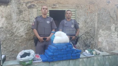 PM prende dois simulacros, 30 tijolos de maconha entre outras drogas