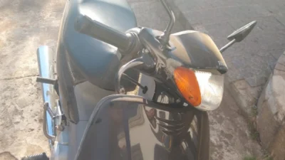Motorista sem habilitação colide contra moto