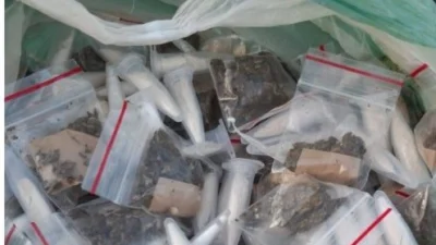 Mais drogas são localizadas e apreendidas em terreno baldio na Rua Alberto Anklan