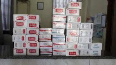 Pacotes de cigarros ilícitos são apreendidos