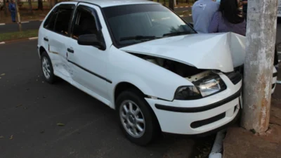 Motorista avança o sinal de ‘PARE’ e colide com outro na Rua Antonio Carlos Nogueira