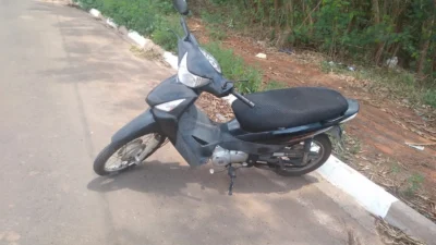 Dois são presos com moto furtada na Avenida da Saudade
