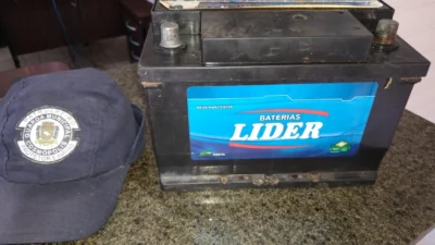 Menor é apreendido com bateria de carro furtada e tentando vendê-la
