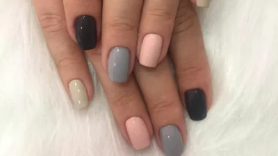 Unhas multicoloridas viram hit de nail art