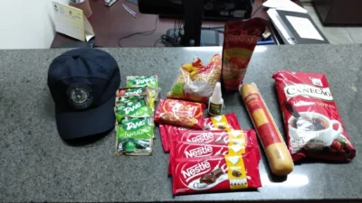 Homem é detido furtando produtos de supermercado e é solto sob fiança