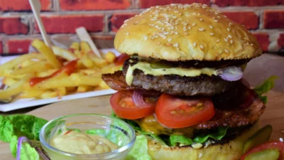 Entenda o que é compulsão alimentar