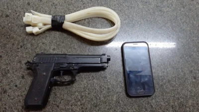 Desempregado é detido com simulacro e lacres de nylon
