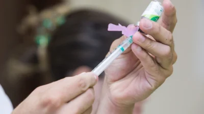 Vacina contra sarampo está disponível para pessoas entre 6 meses e 59 anos