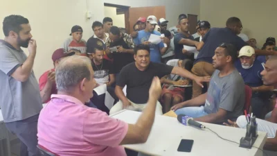 Trabalhadores fazem manifestação no CRTC