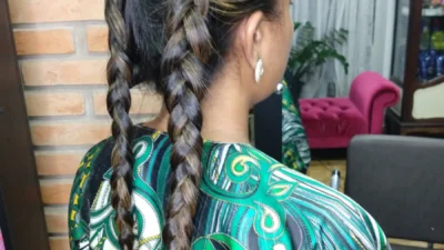 Cabelos para o Carnaval: dicas de penteados e de como retirar o glitter após a folia