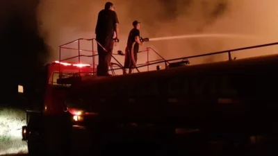 Defesa Civil é acionada para conter incêndio de grande proporção