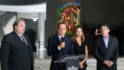 Governo de SP faz parceria inédita para vacinação gratuita em farmácias privadas