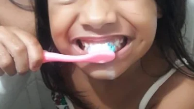 Gengivite é causada pelo acúmulo de bactérias sobre os dentes