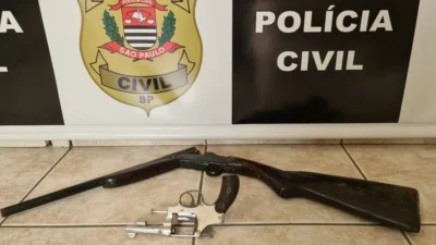 Comerciante é detido com duas armas de fogo e depois liberado