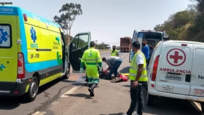 Moto e caminhão colidem às margens da Rodovia