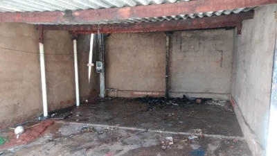 Residência no Parque Ester é incendiada e fica destruída após intensas chamas