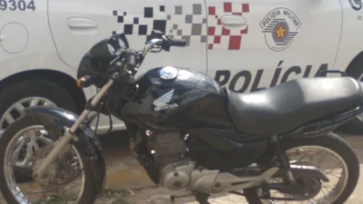PM apreende motocicleta roubada