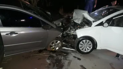 Dois veículos batem de frente na Vicinal Cosmópolis-Holambra